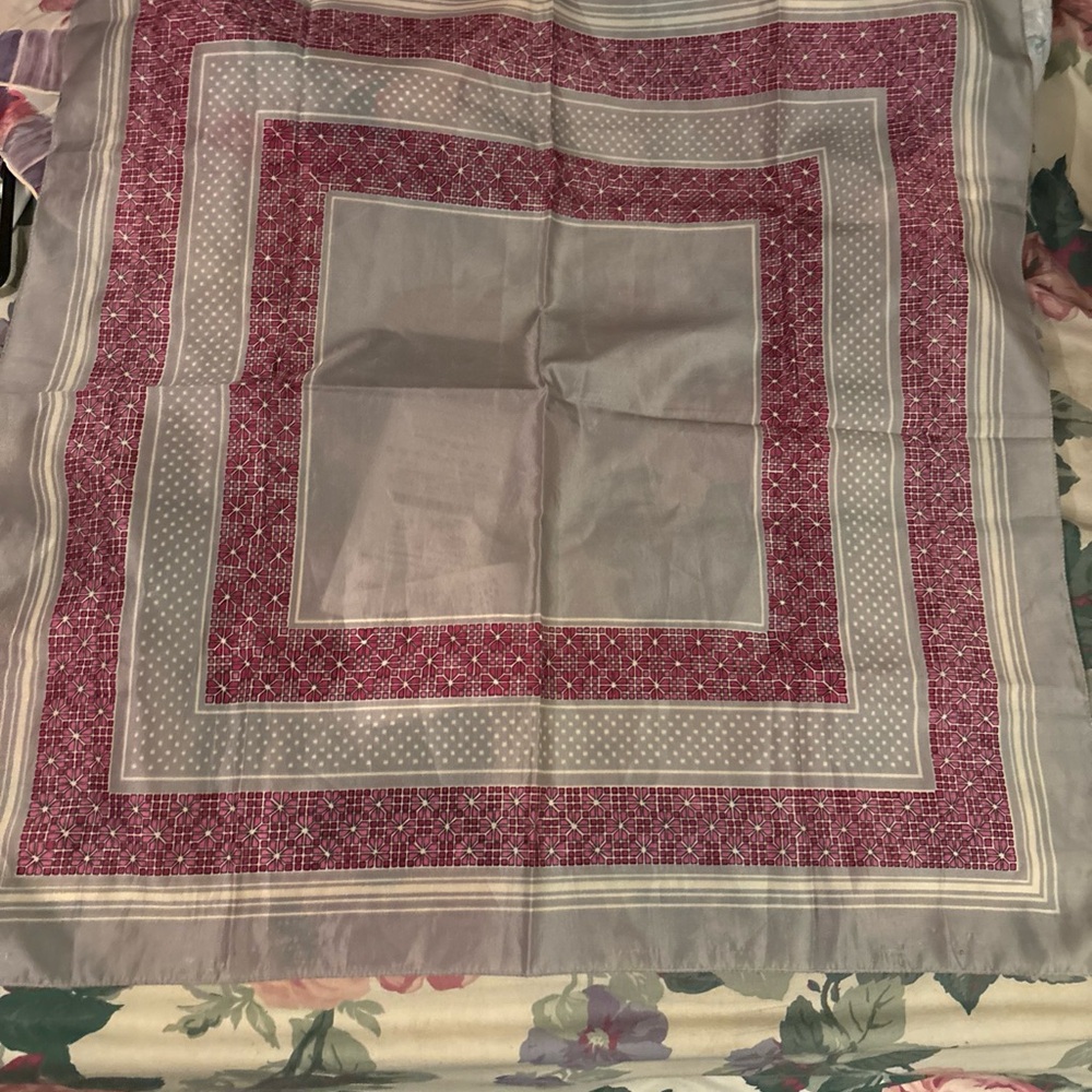 Elegant Gray and Red Patterned Scarf